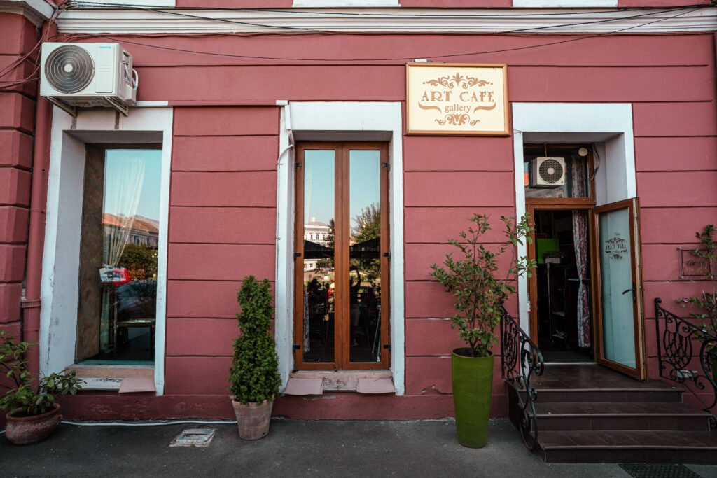Firma Art Cafe, restaurantul recomandat pentru oaspeții Boul Roșu Residence