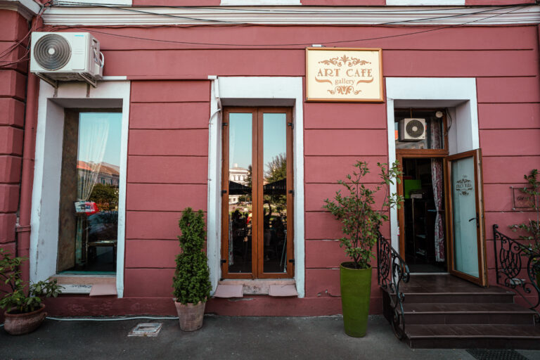 Art Cafe Arad – restaurantul și cafeneaua recomandată pentru oaspeții Boul Roșu Residence