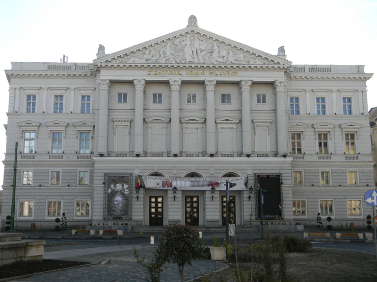Teatrul Clasic „Ioan Slavici” din Arad – Istorie, Cultură și Cazare în Apropiere